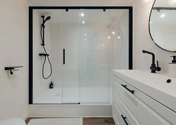 Maison Familiale Avec Jardin Proche De La Rochelle *