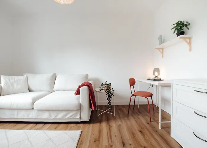 Maison Familiale Avec Jardin Proche De La Rochelle *